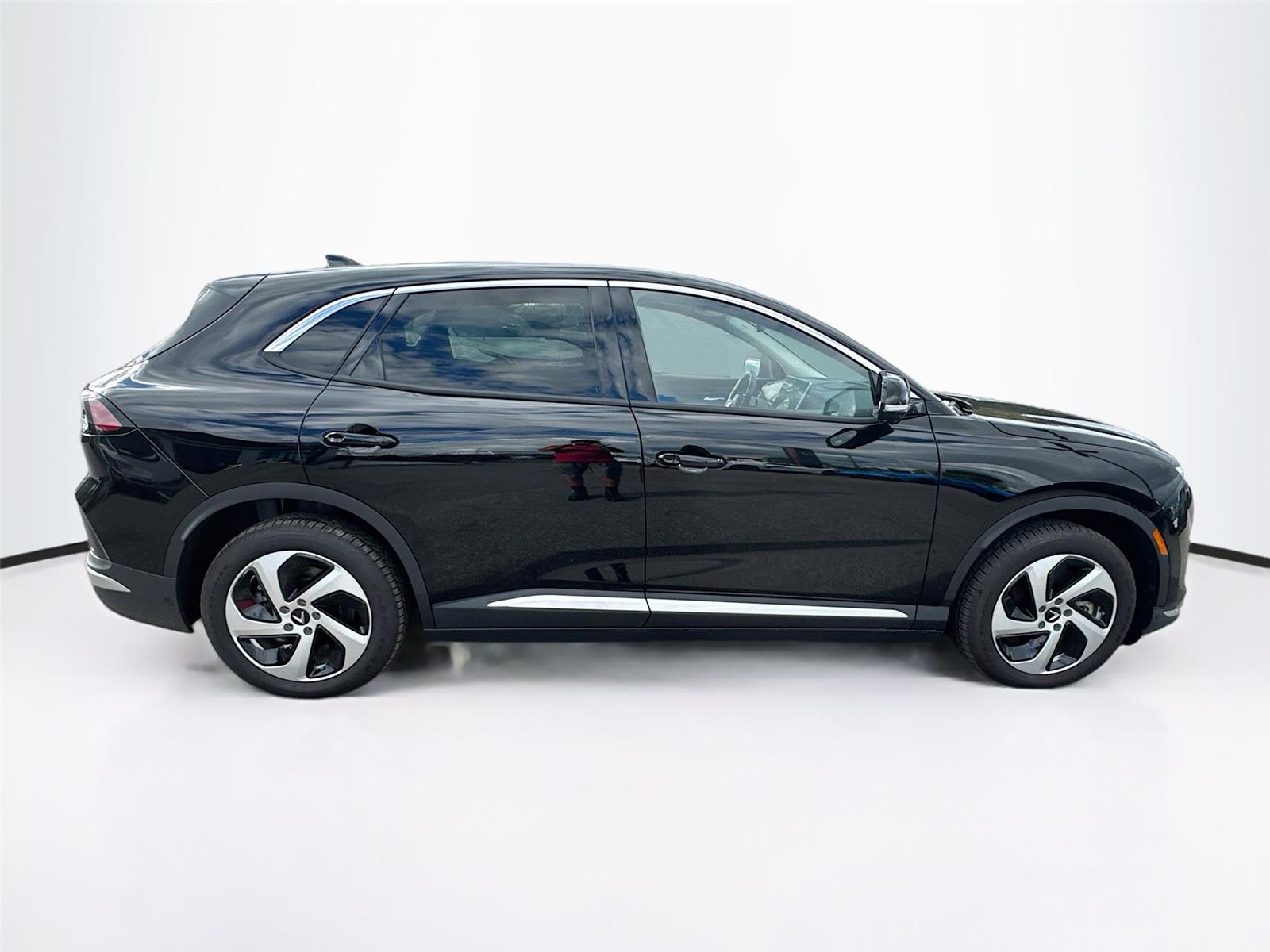 2025 VinFast VF 8 Eco - Photo 8