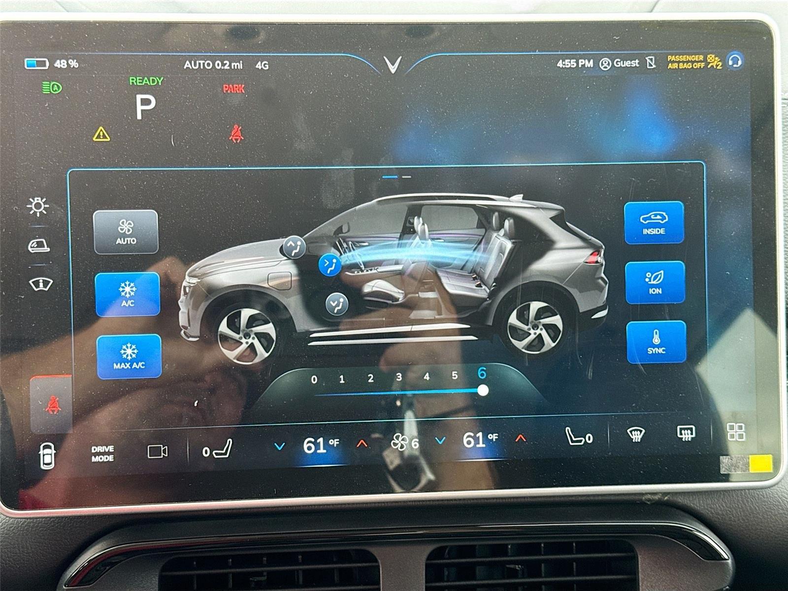 2025 VinFast VF 8 Eco - Photo 16