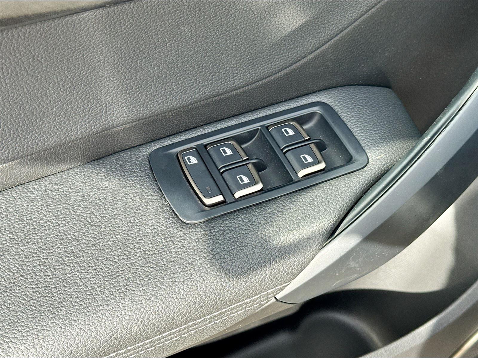 2025 VinFast VF 8 Eco - Photo 18