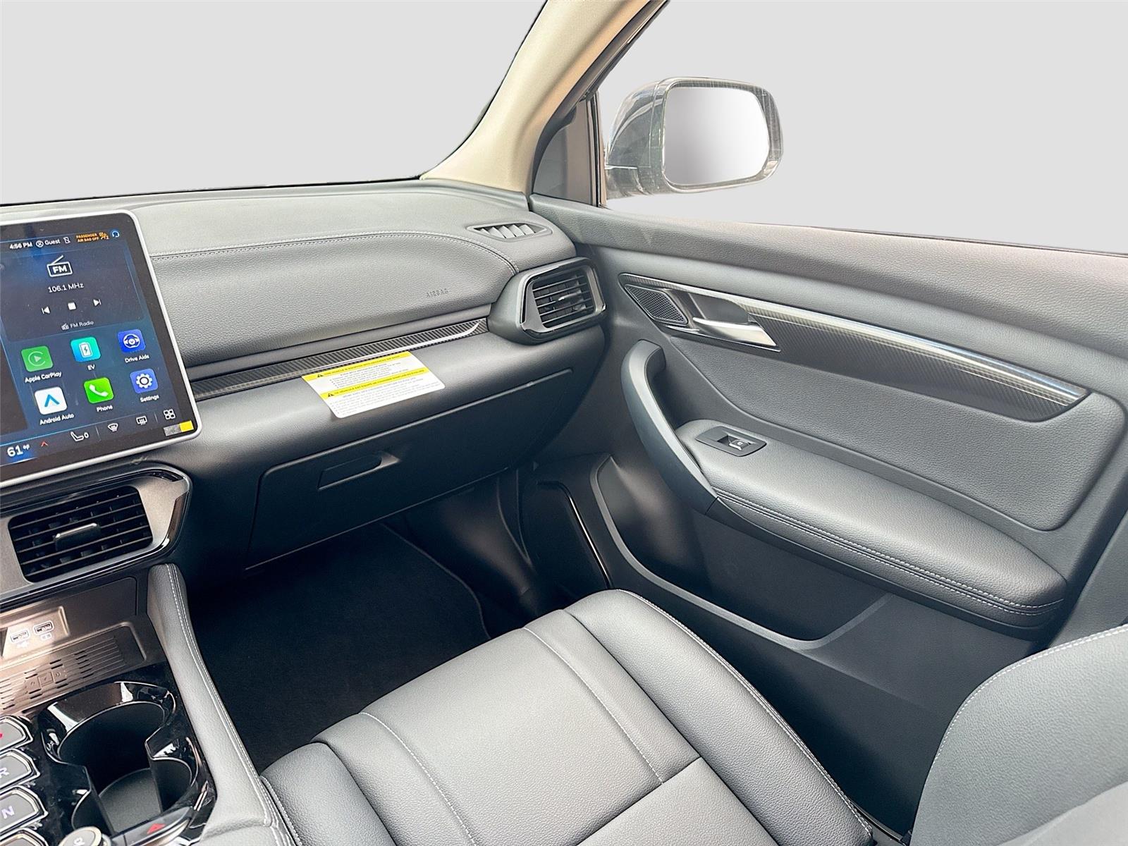2025 VinFast VF 8 Eco - Photo 23
