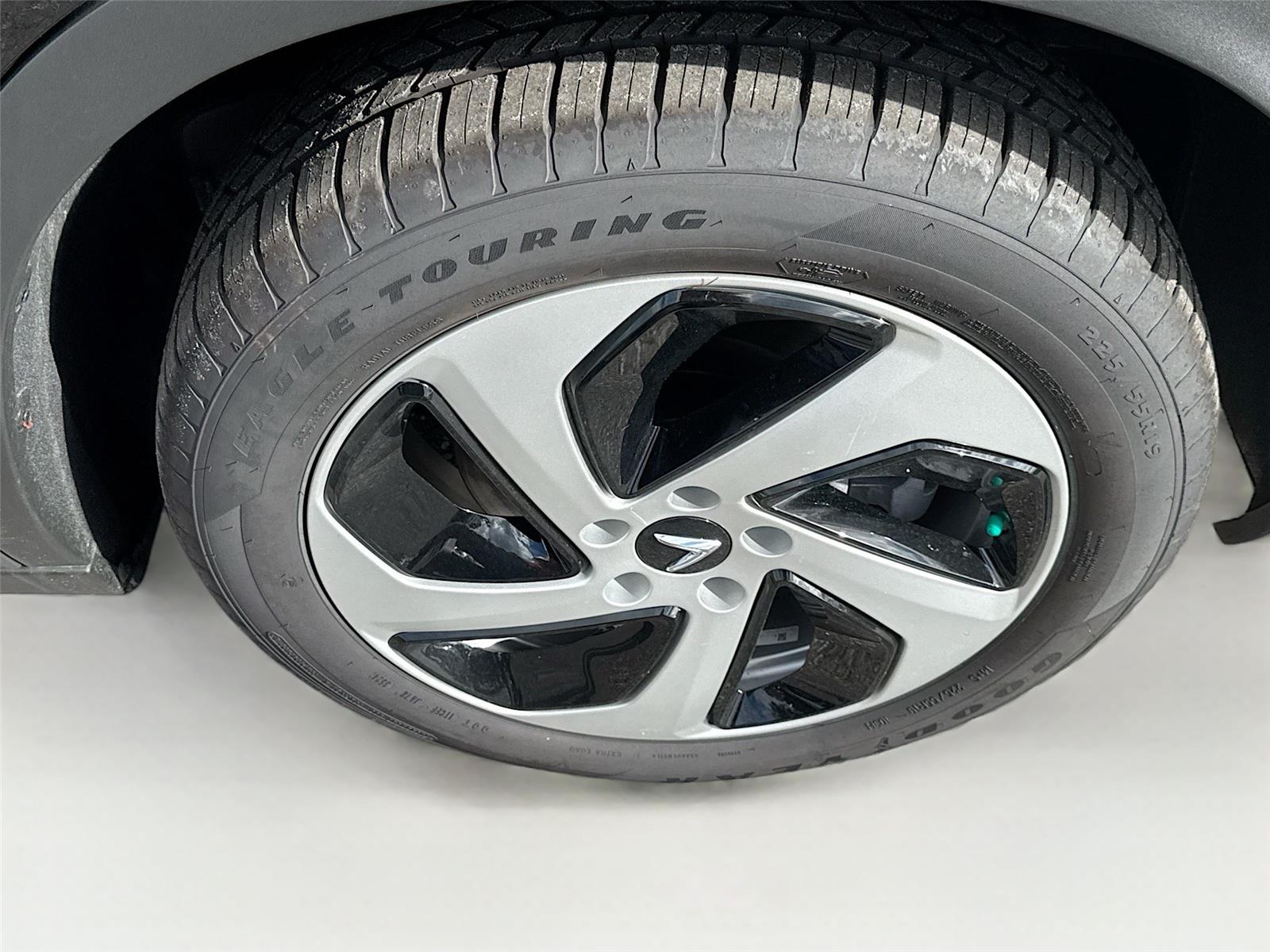 2025 VinFast VF 8 Eco - Photo 31