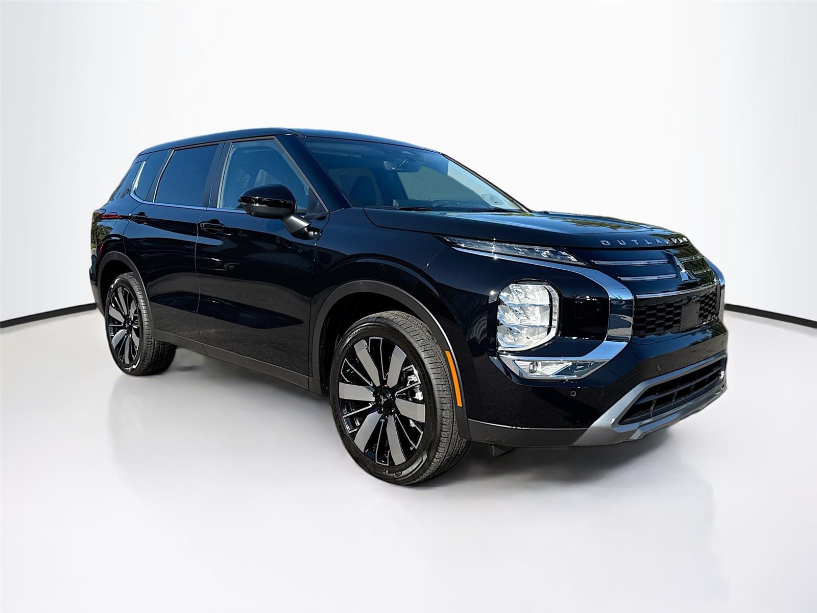 2025 Mitsubishi Outlander SE's photo