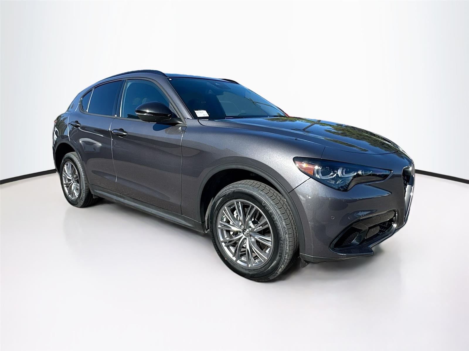 2024 Alfa Romeo Stelvio Sprint's photo