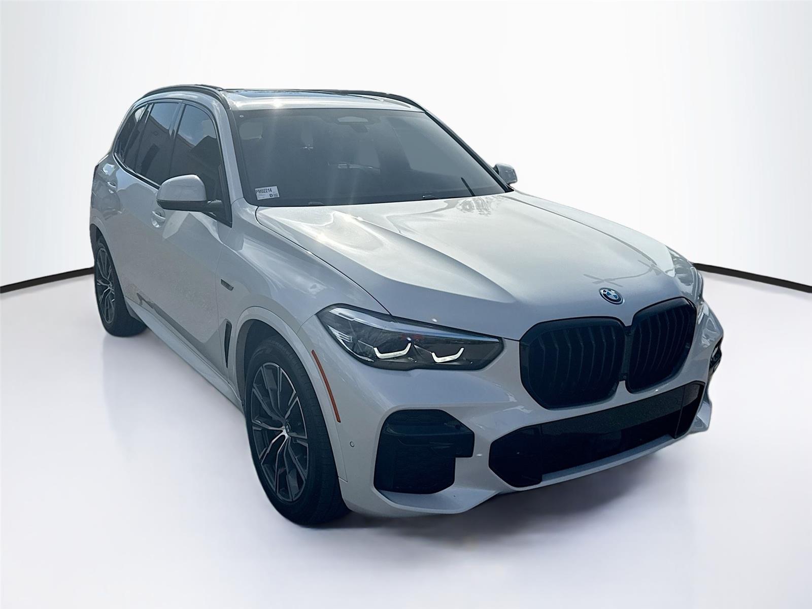 2022 BMW X5 45e's photo