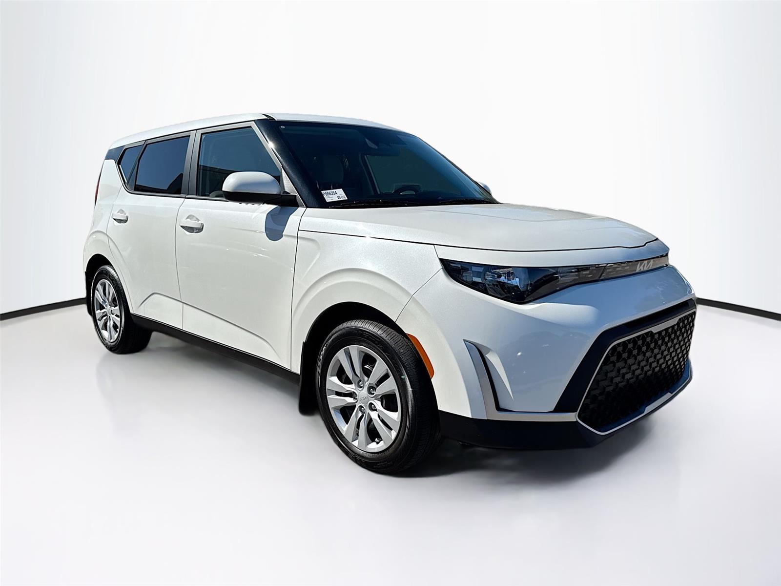 2023 Kia Soul LX's photo