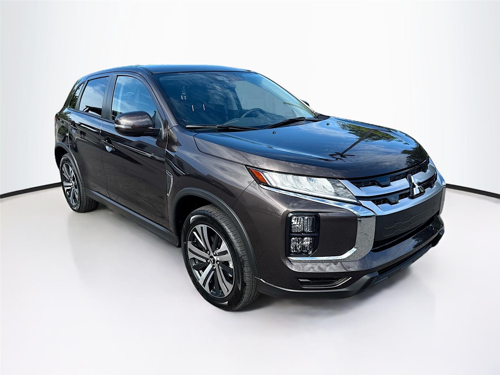 2025 Mitsubishi Outlander Sport SE's photo