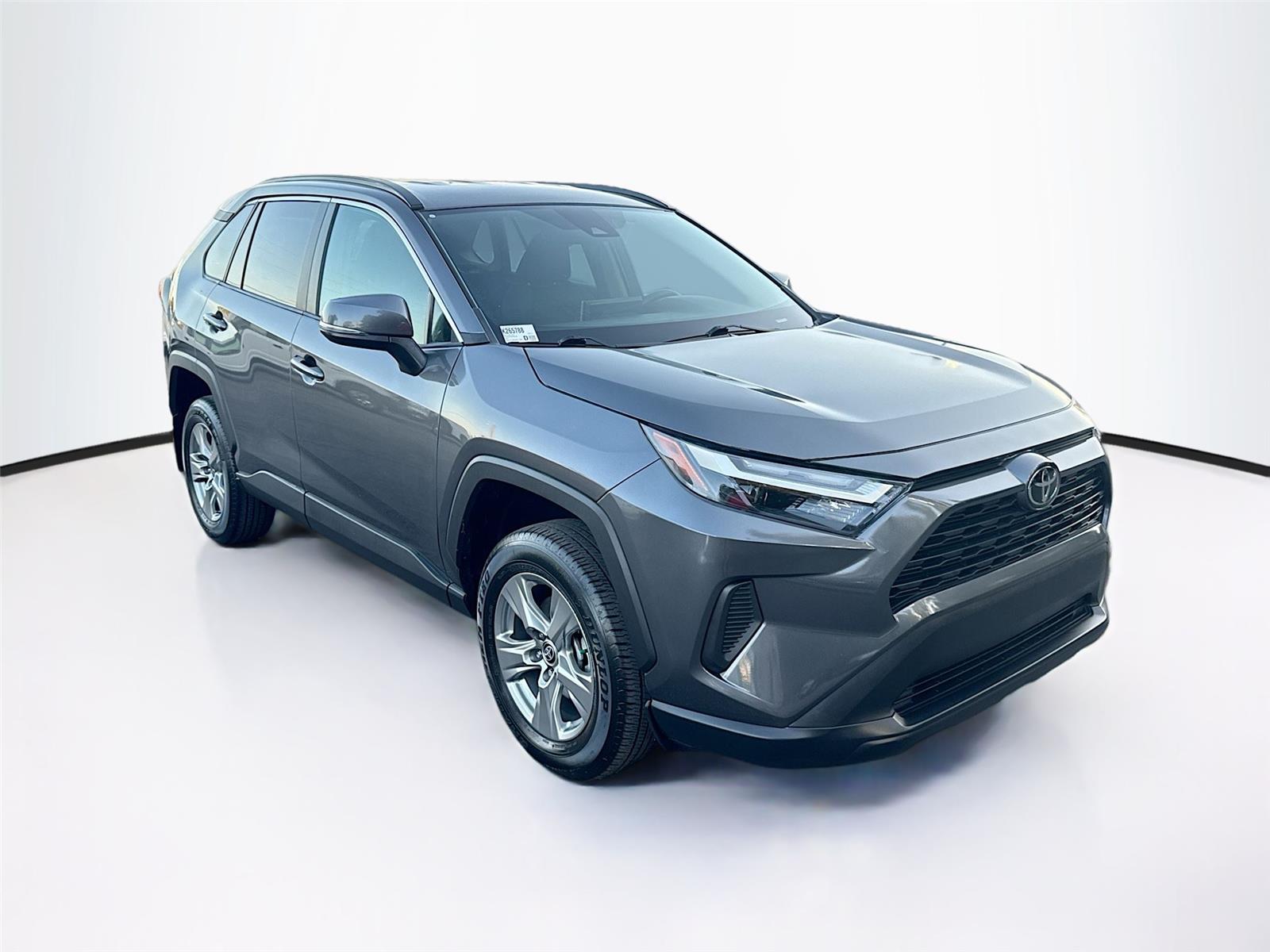 2024 Toyota RAV4 XLE's photo