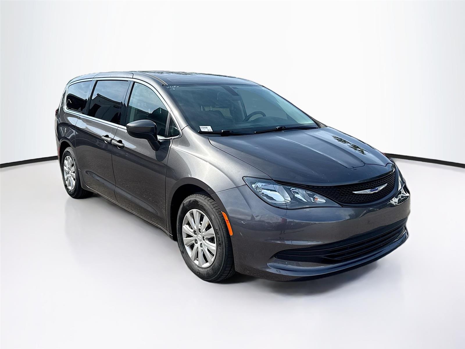 2020 Chrysler Voyager L's photo