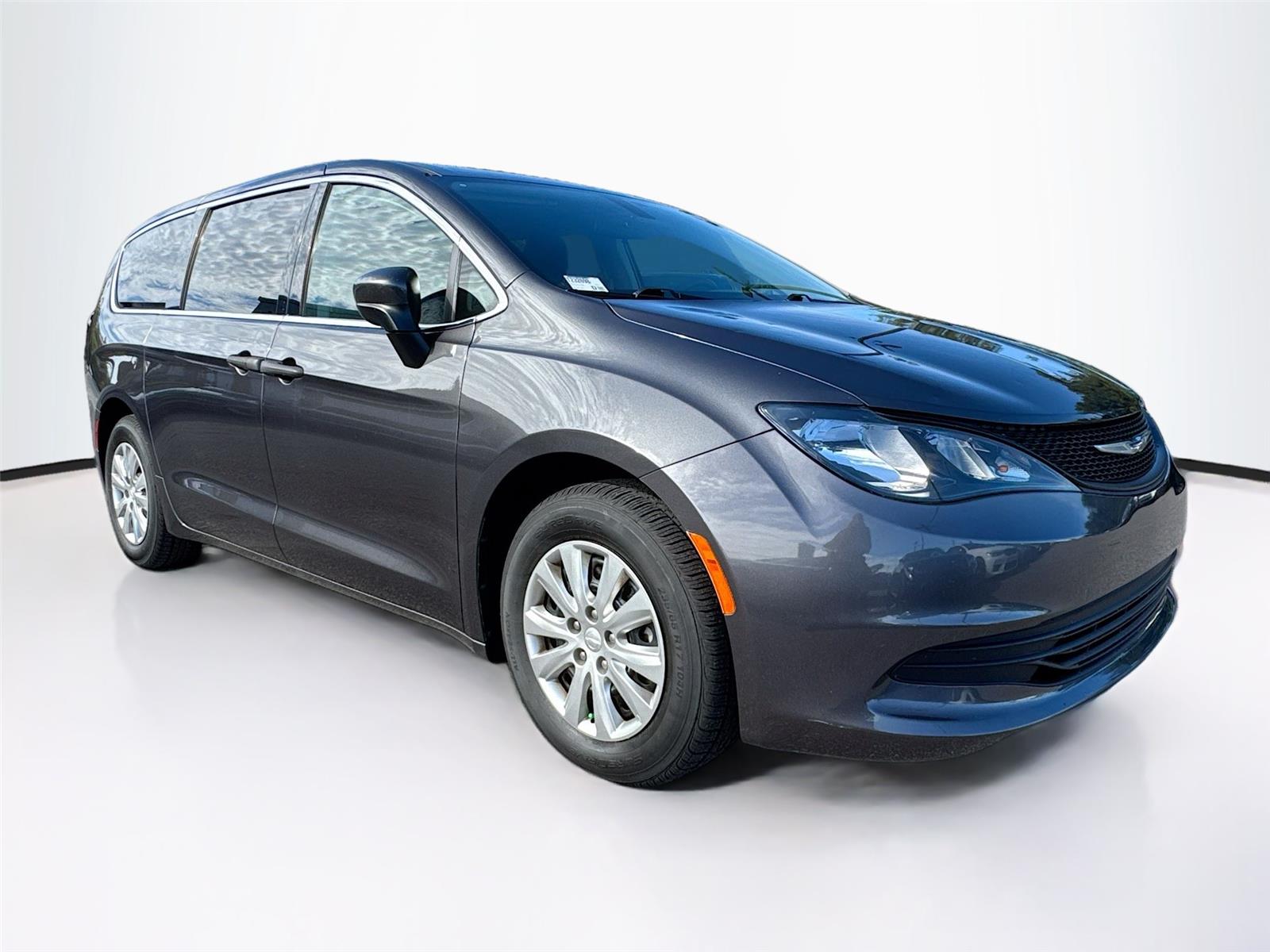 2020 Chrysler Voyager L's photo