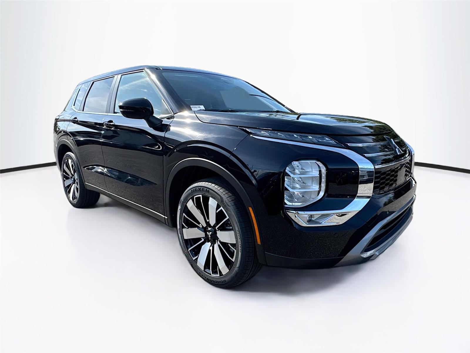 2026 Mitsubishi Outlander SE's photo