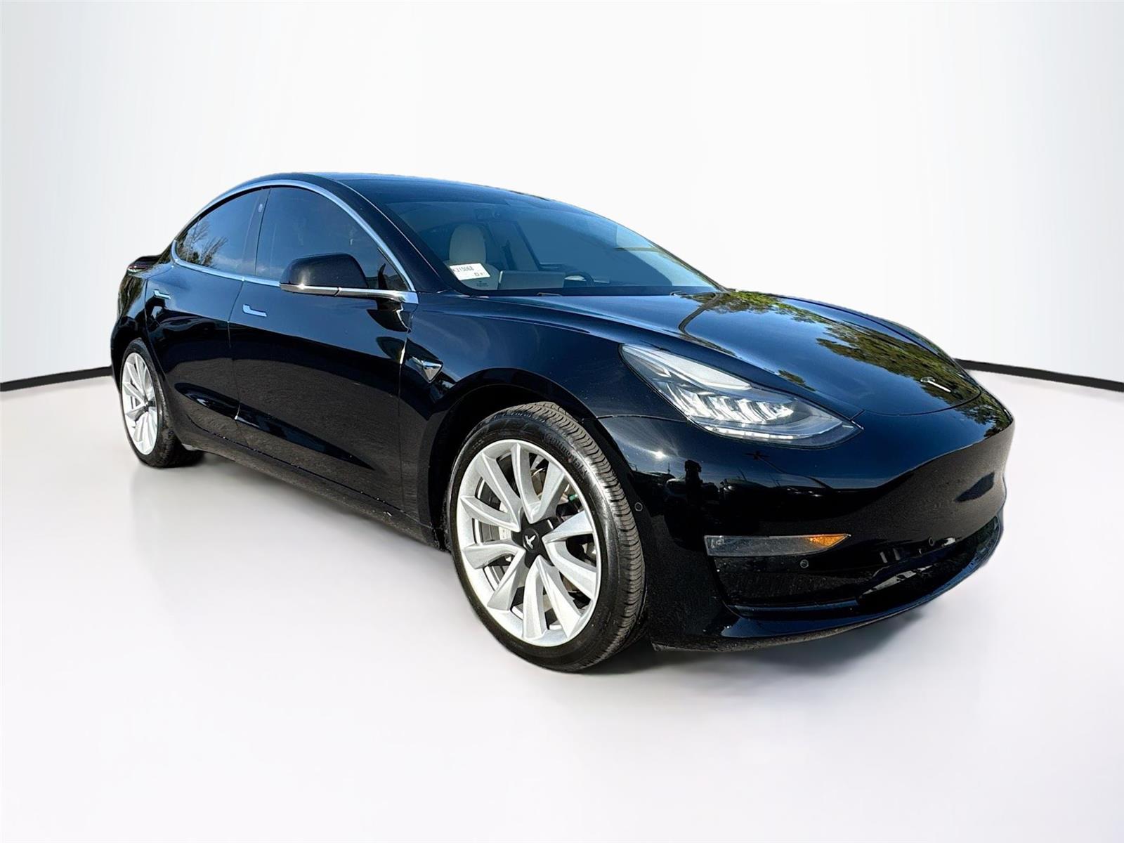 2019 Tesla Model 3 Mid Range's photo