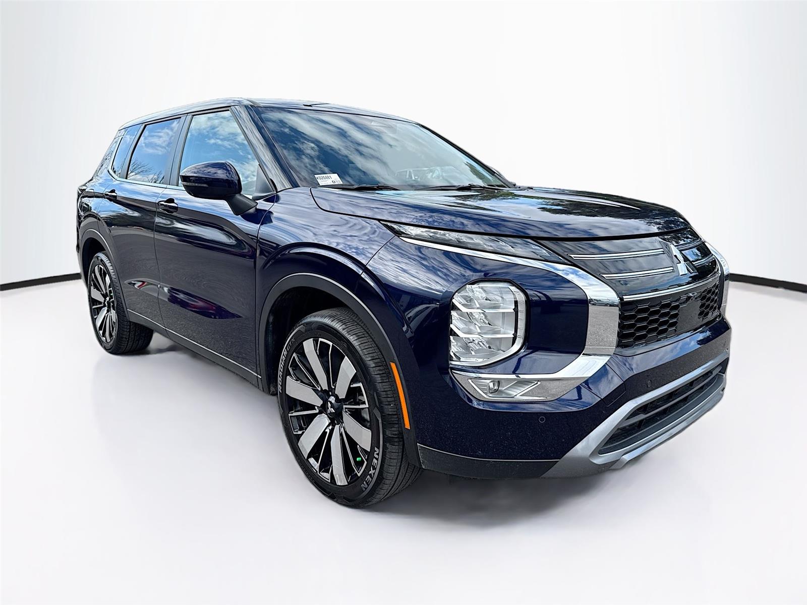 2025 Mitsubishi Outlander SE's photo