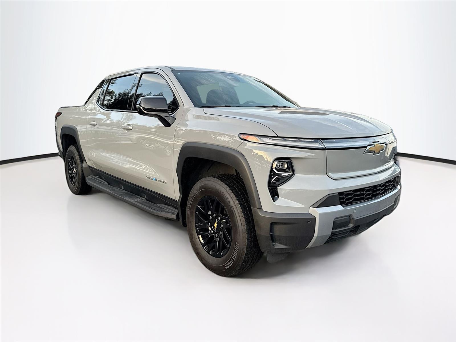 2025 Chevrolet Silverado EV LT's photo