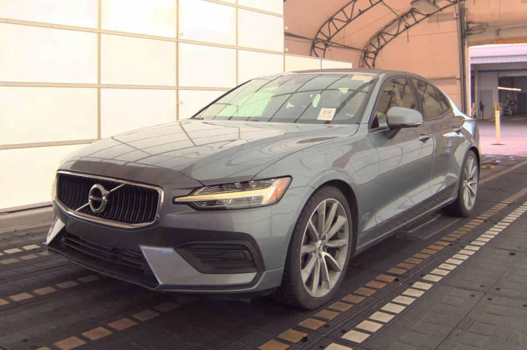 2020 Volvo S60 T5 Momentum's photo