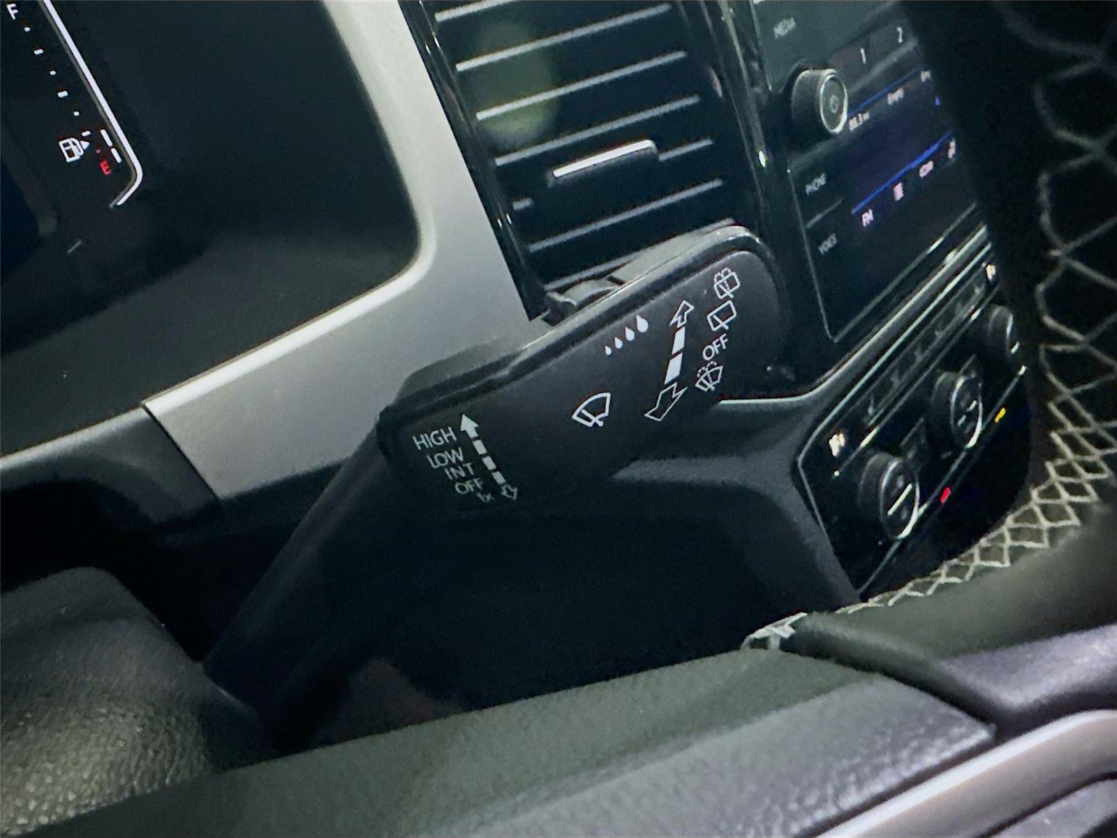 2022 Volkswagen Atlas SE w/Tech - Photo 6