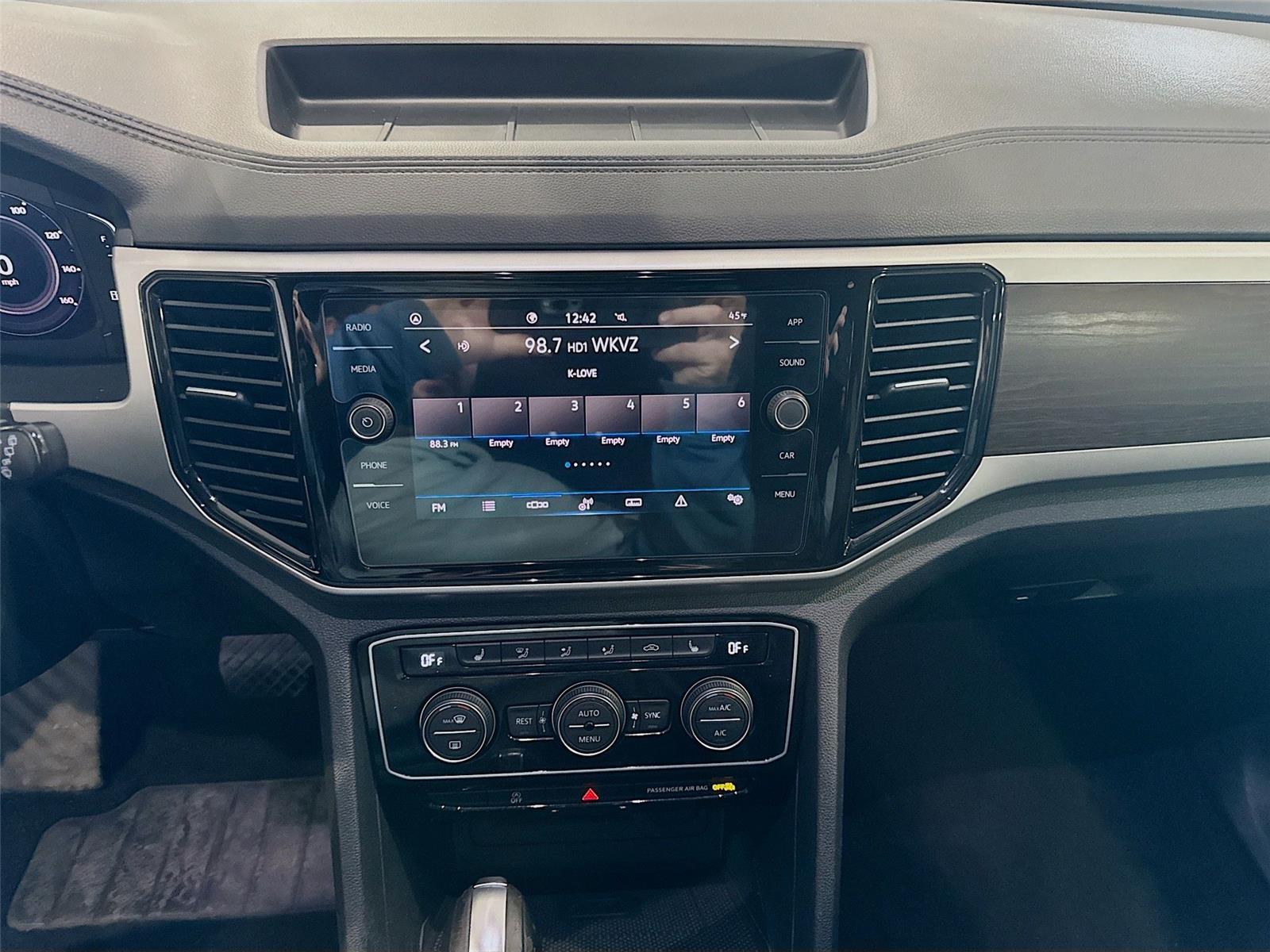 2022 Volkswagen Atlas SE w/Tech - Photo 9