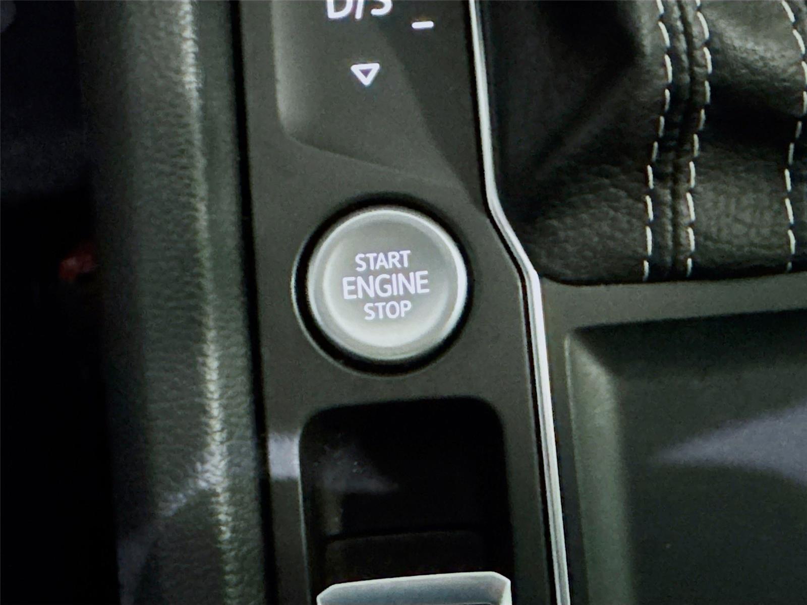 2022 Volkswagen Atlas SE w/Tech - Photo 12