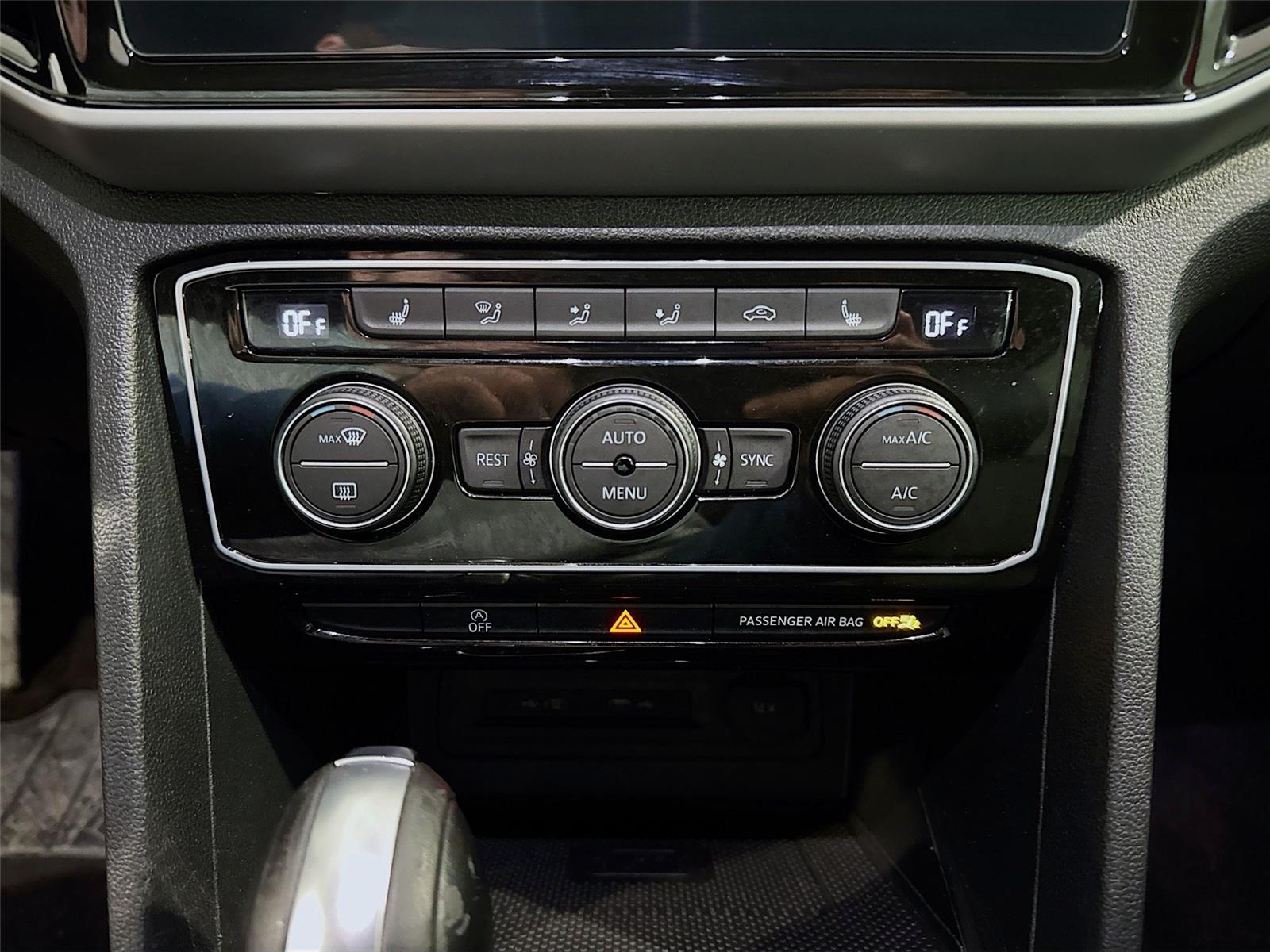 2022 Volkswagen Atlas SE w/Tech - Photo 13