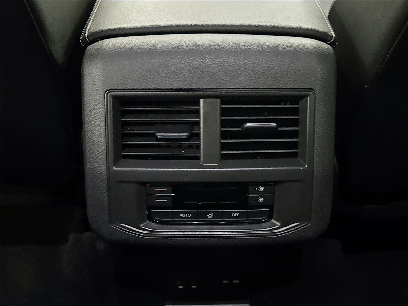 2022 Volkswagen Atlas SE w/Tech - Photo 17
