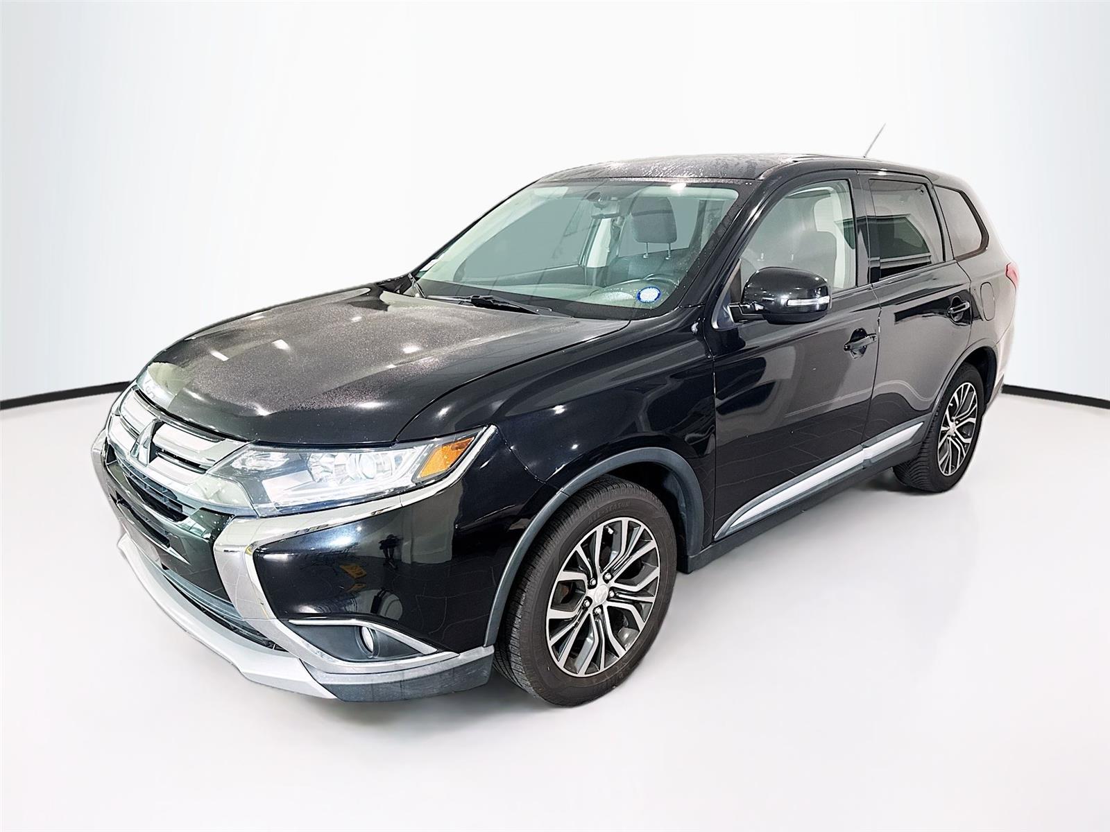 Labrador Black Pearl 2016 Mitsubishi Outlander SE SUV / Crossover Front-Wheel Drive Continuously Variable Transmission