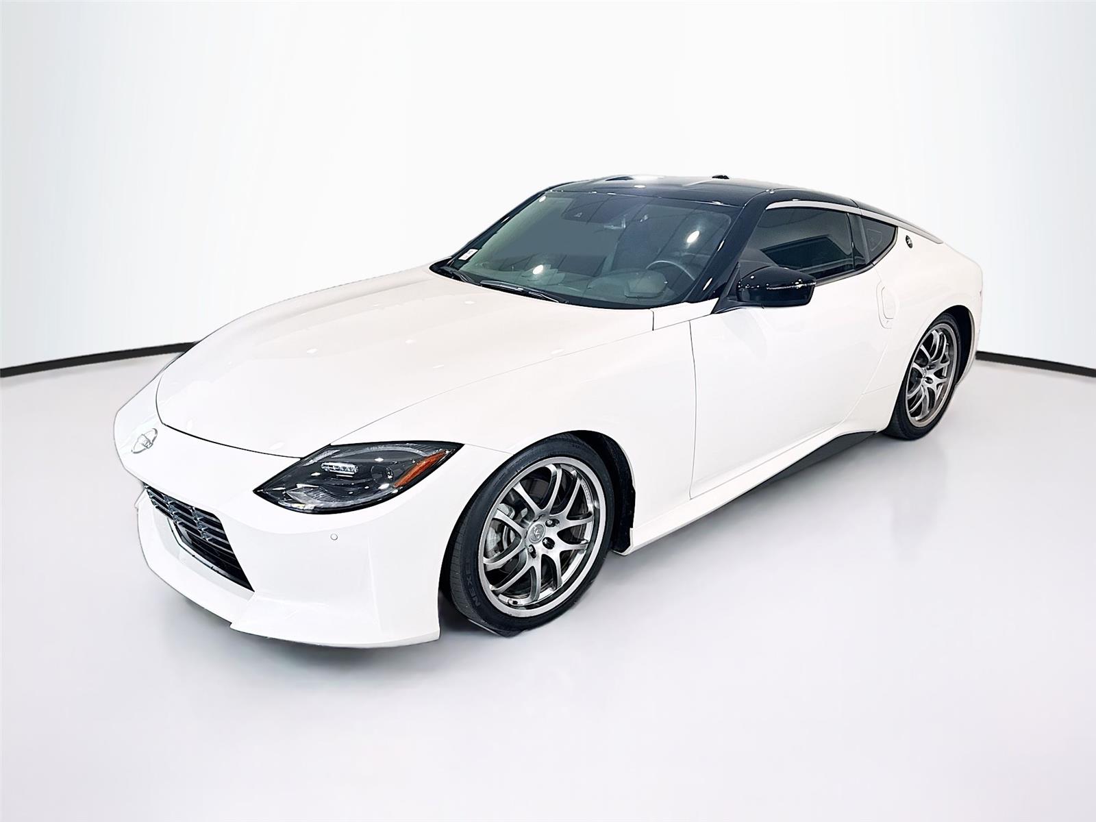 Pearl White Tricoat/Super Black 2025 Nissan Z Sport RWD Coupe Rear-Wheel Drive Automatic