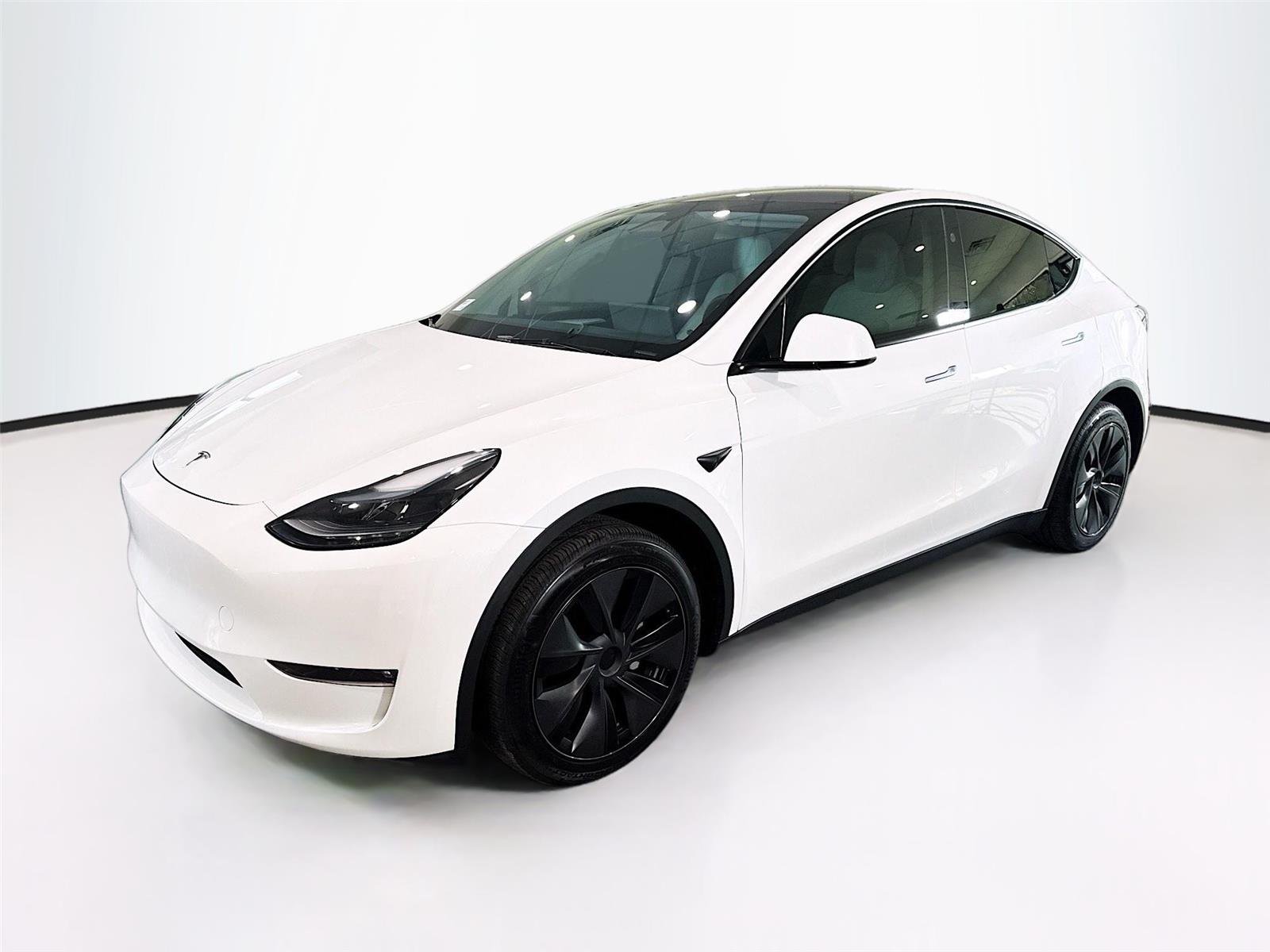 Pearl White Multi-Coat 2025 Tesla Model Y Long Range AWD SUV / Crossover All-Wheel Drive Automatic