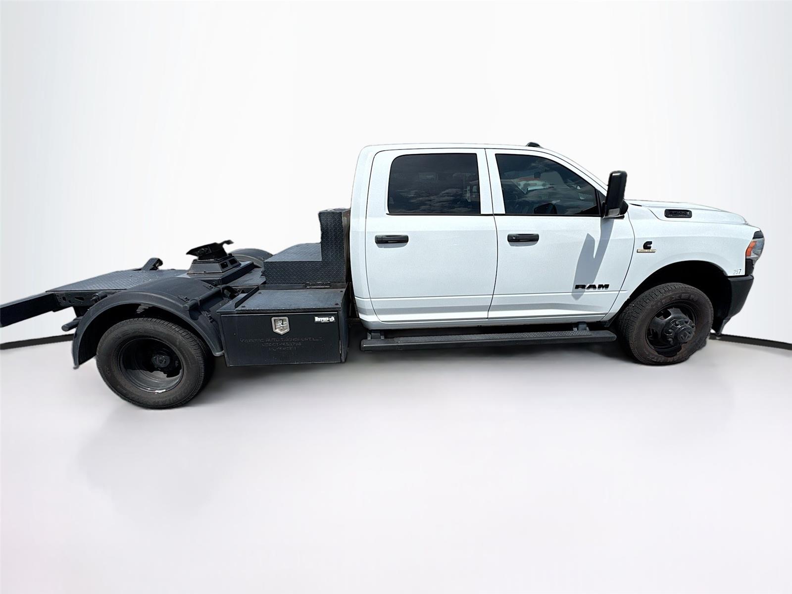 Bright White Clearcoat 2022 RAM 3500 Chassis Tradesman Crew Cab DRW RWD Pickup Truck 4X2 6-Speed Automatic
