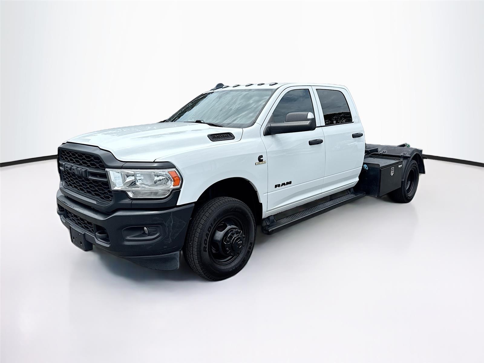 2022 RAM 3500 Chassis Tradesman Crew Cab DRW RWD