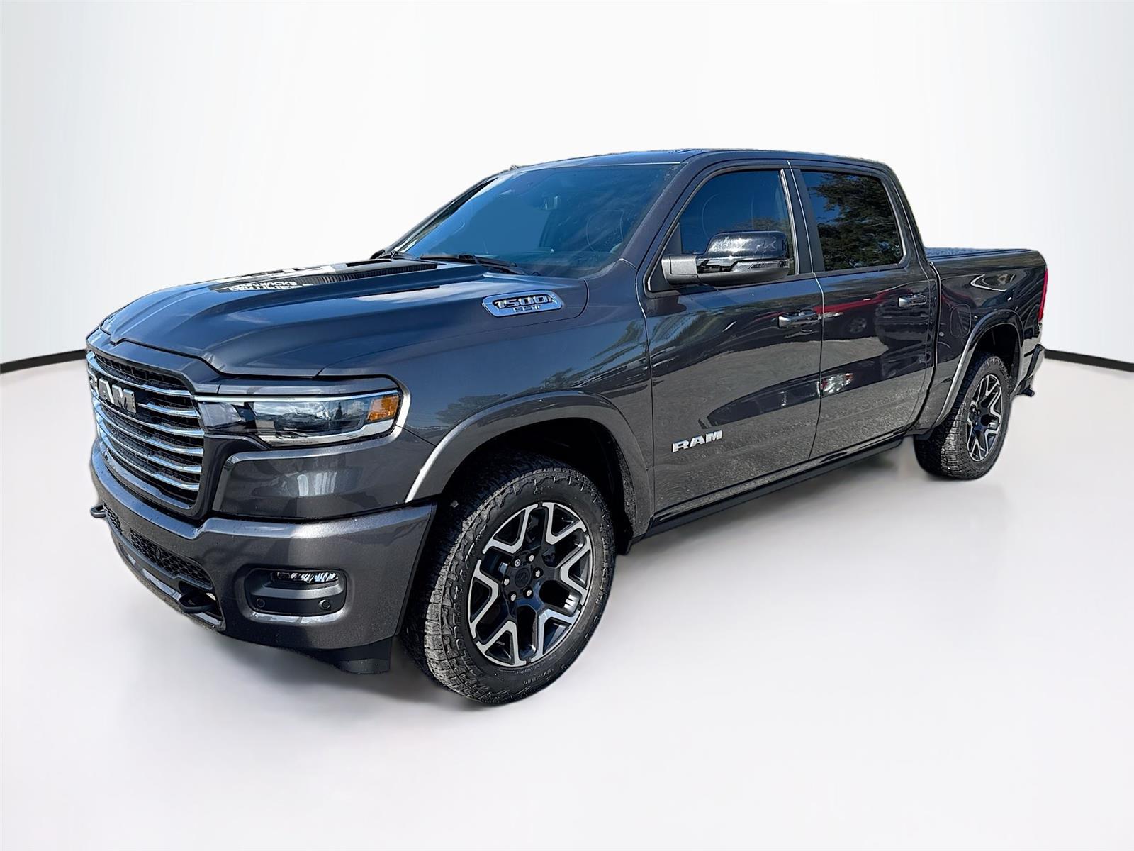 2025 RAM 1500 Laramie 4x4 Crew Cab 5'7's photo