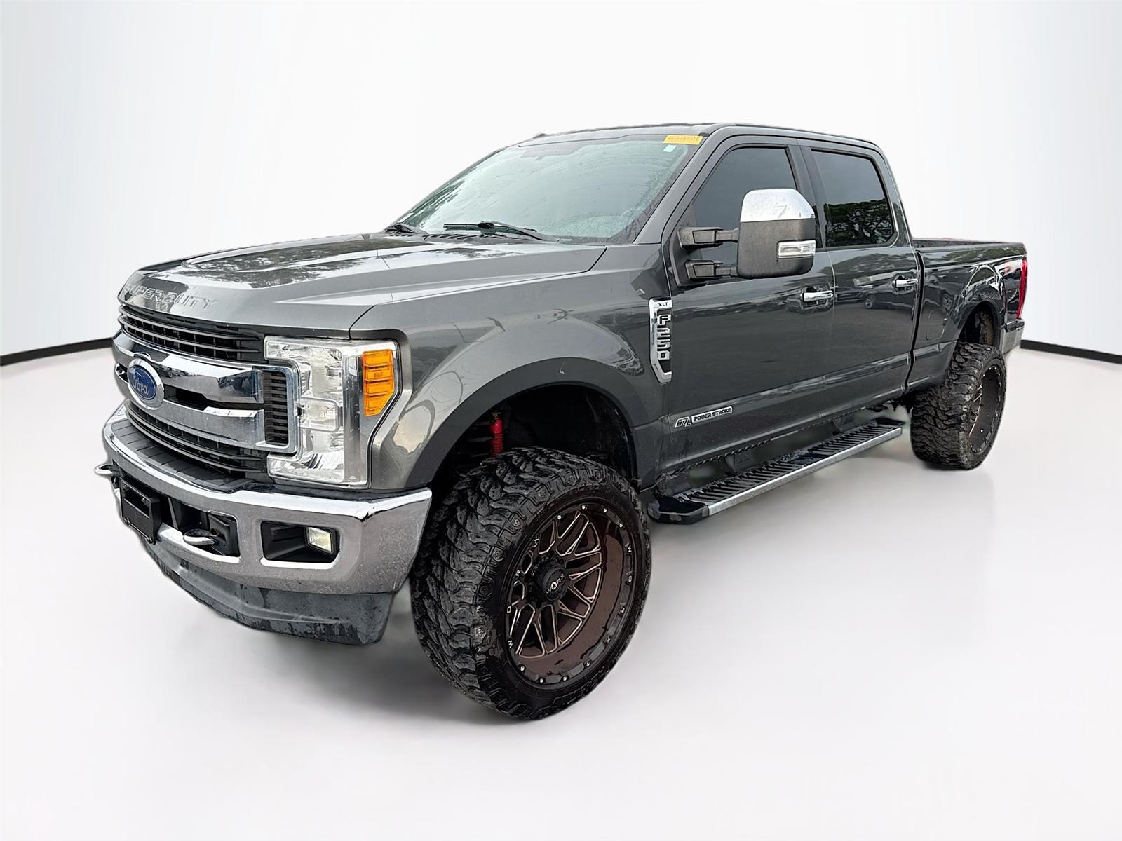 2017 Ford F-250 XLT 4x4 Crew Cab 6-3/4' Box's photo