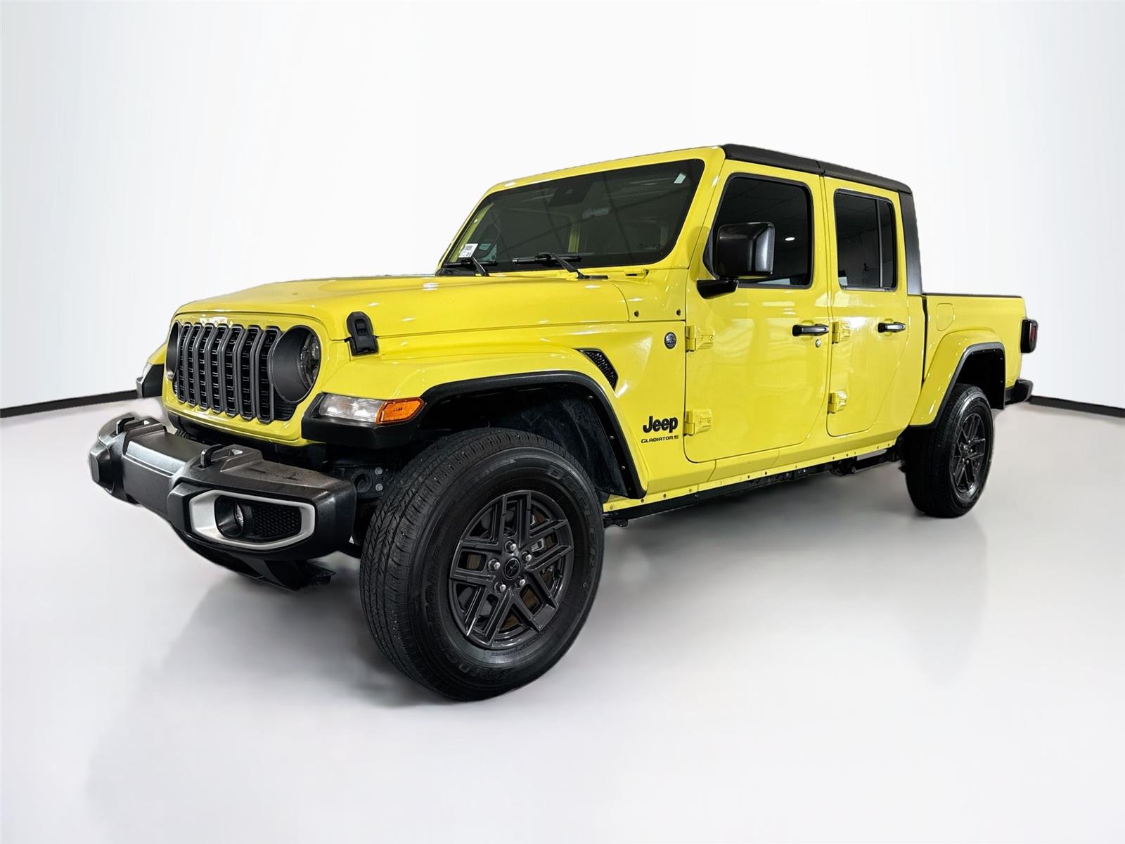 2024 Jeep Gladiator Sport S's photo