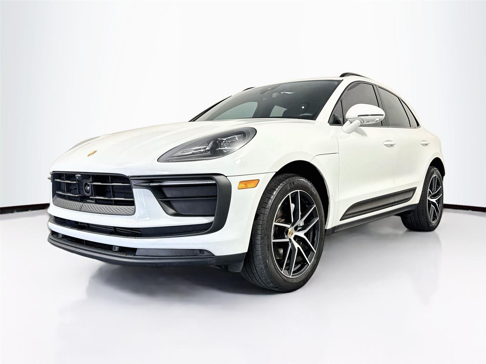 2023 Porsche Macan T's photo
