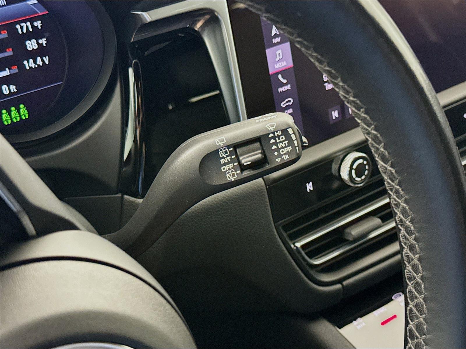 2023 Porsche Macan T - Photo 6