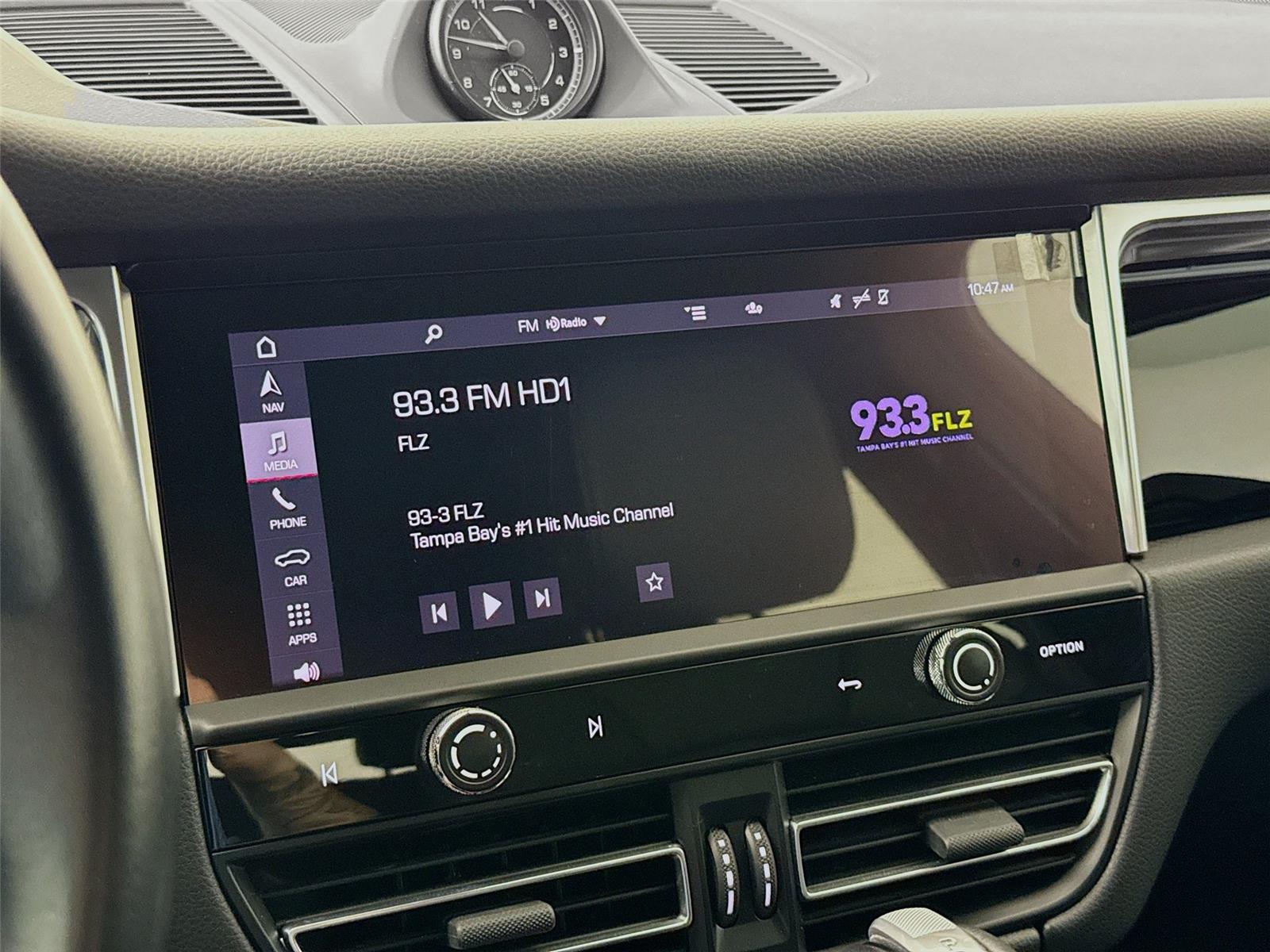 2023 Porsche Macan T - Photo 10