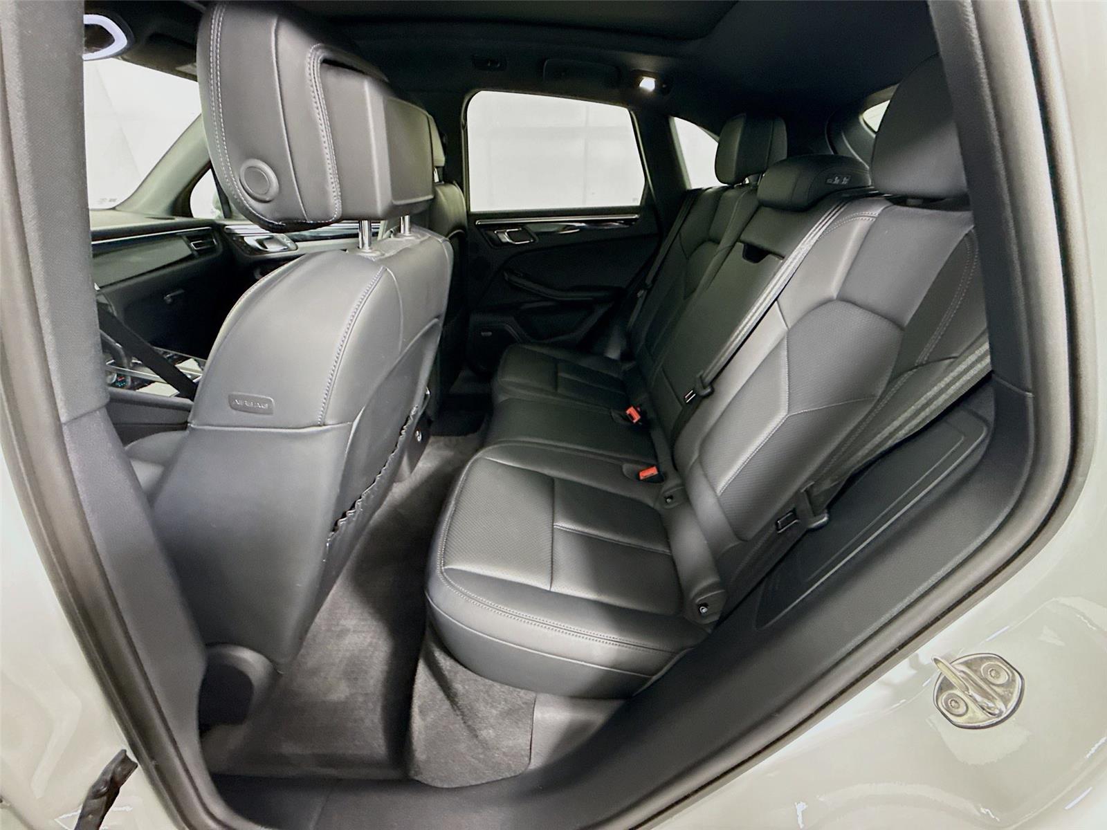 2023 Porsche Macan T - Photo 20