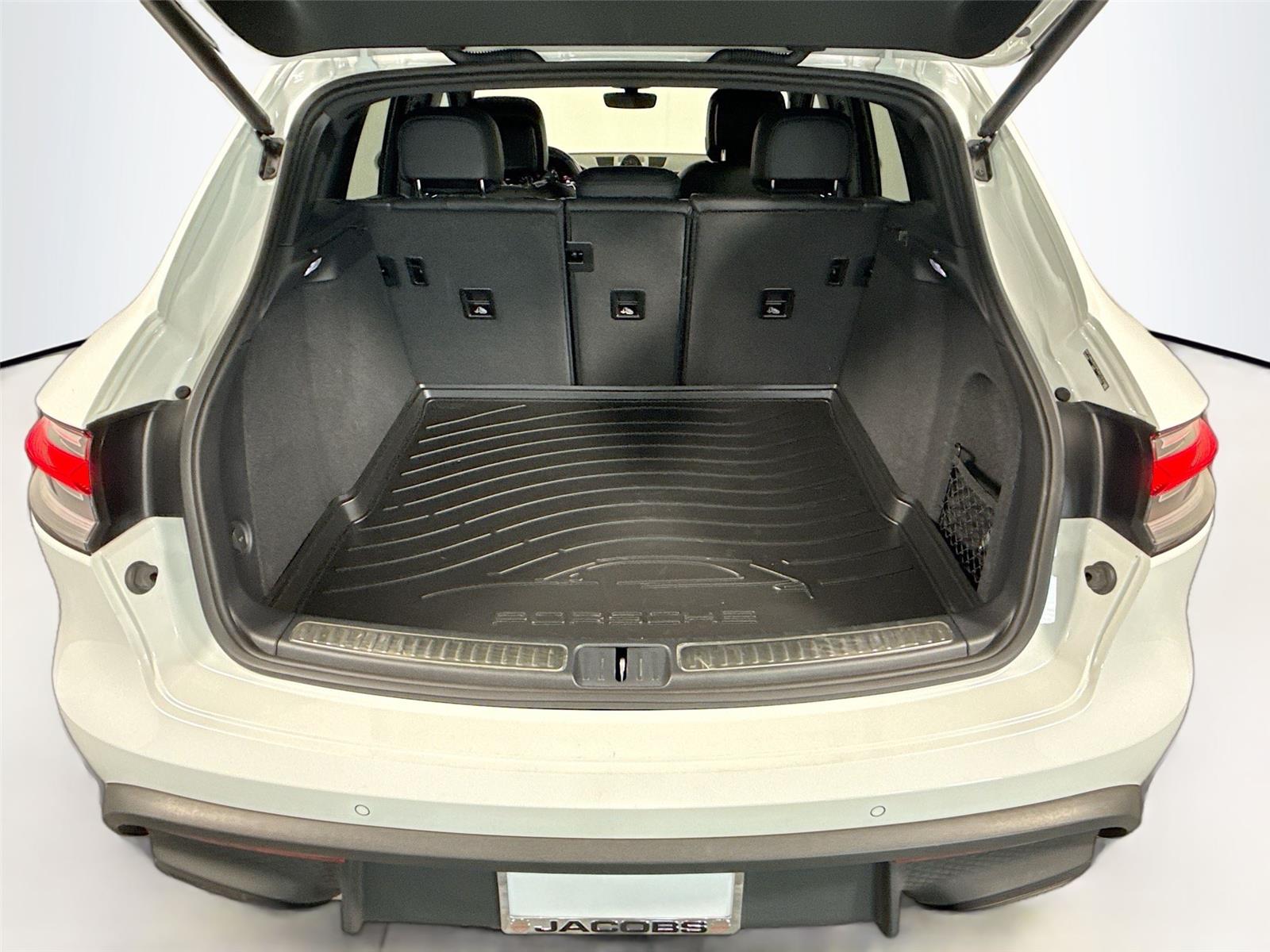 2023 Porsche Macan T - Photo 21