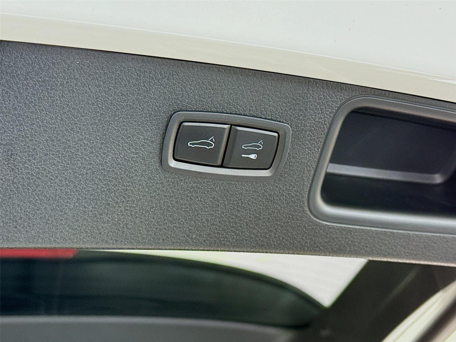 2023 Porsche Macan T - Photo 22