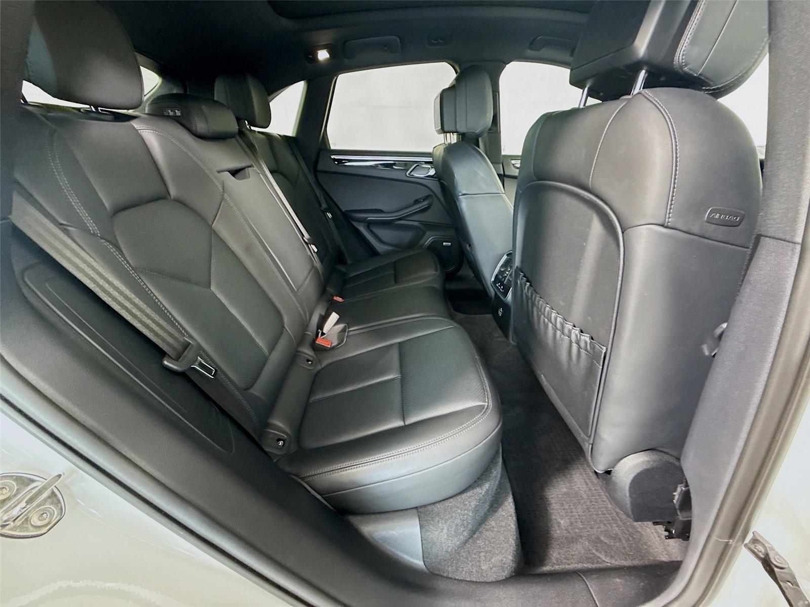 2023 Porsche Macan T - Photo 23