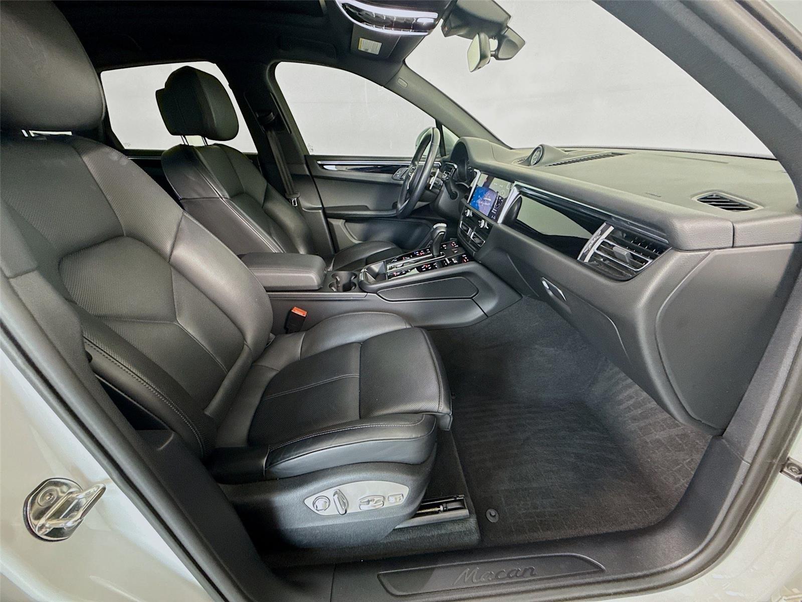 2023 Porsche Macan T - Photo 24