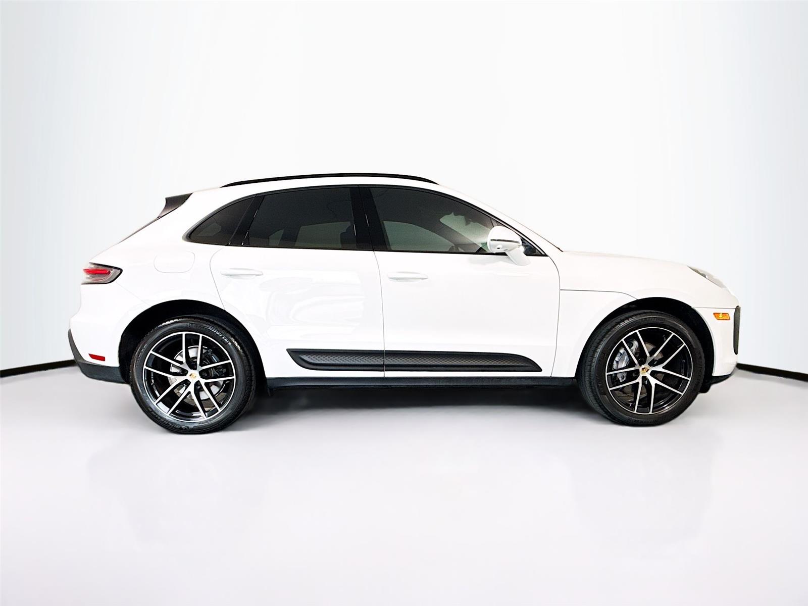 2023 Porsche Macan T - Photo 34
