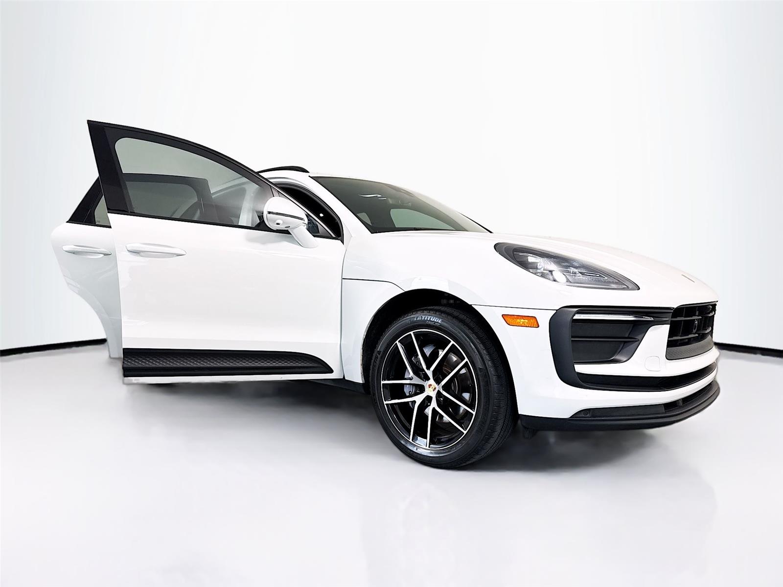 2023 Porsche Macan T - Photo 40