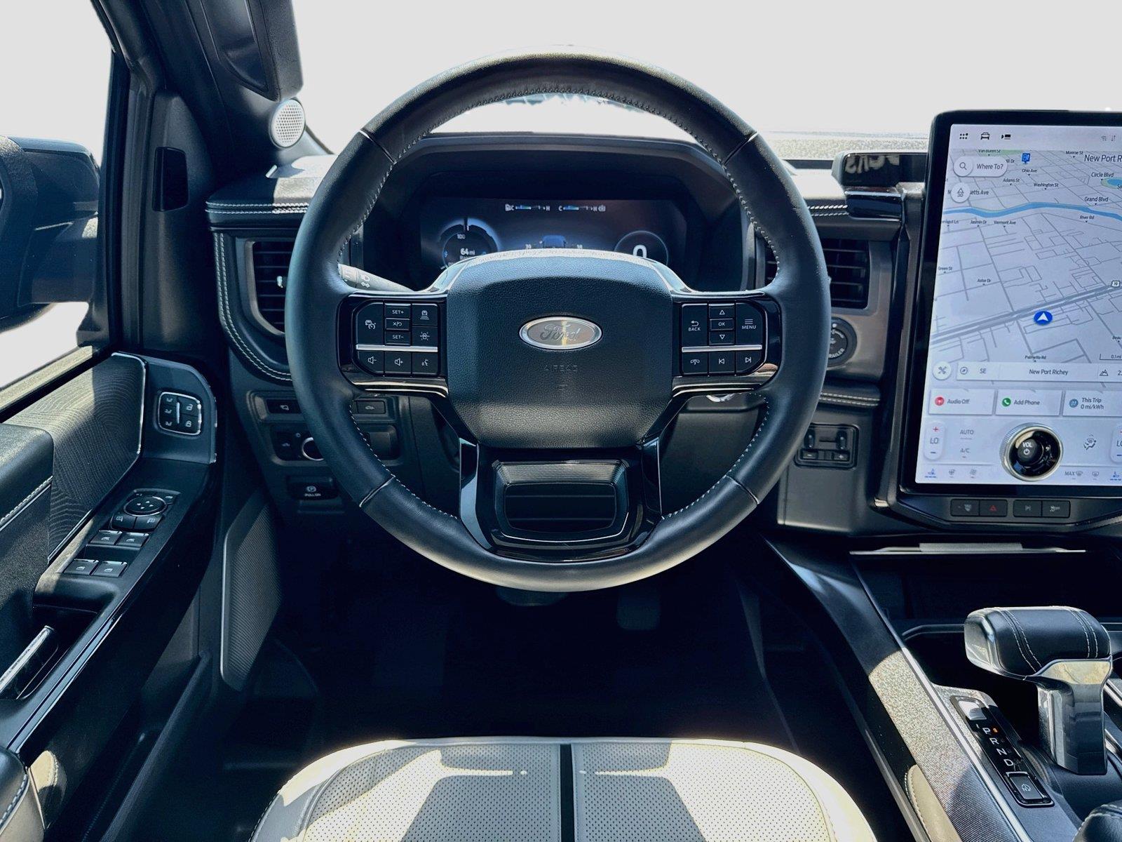 2023 Ford F-150 Lightning Platinum - Photo 10