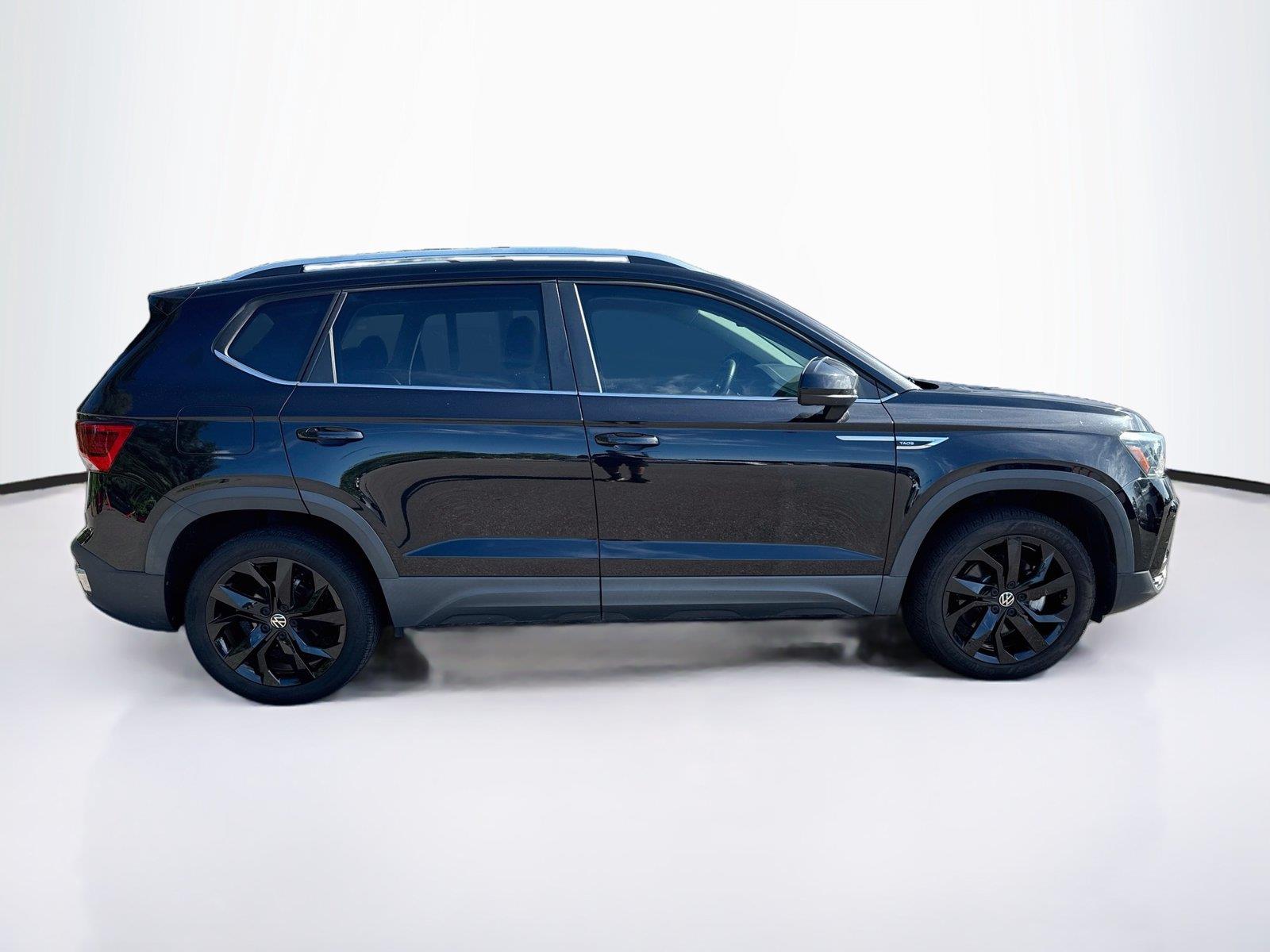 2023 Volkswagen Taos SE - Photo 6