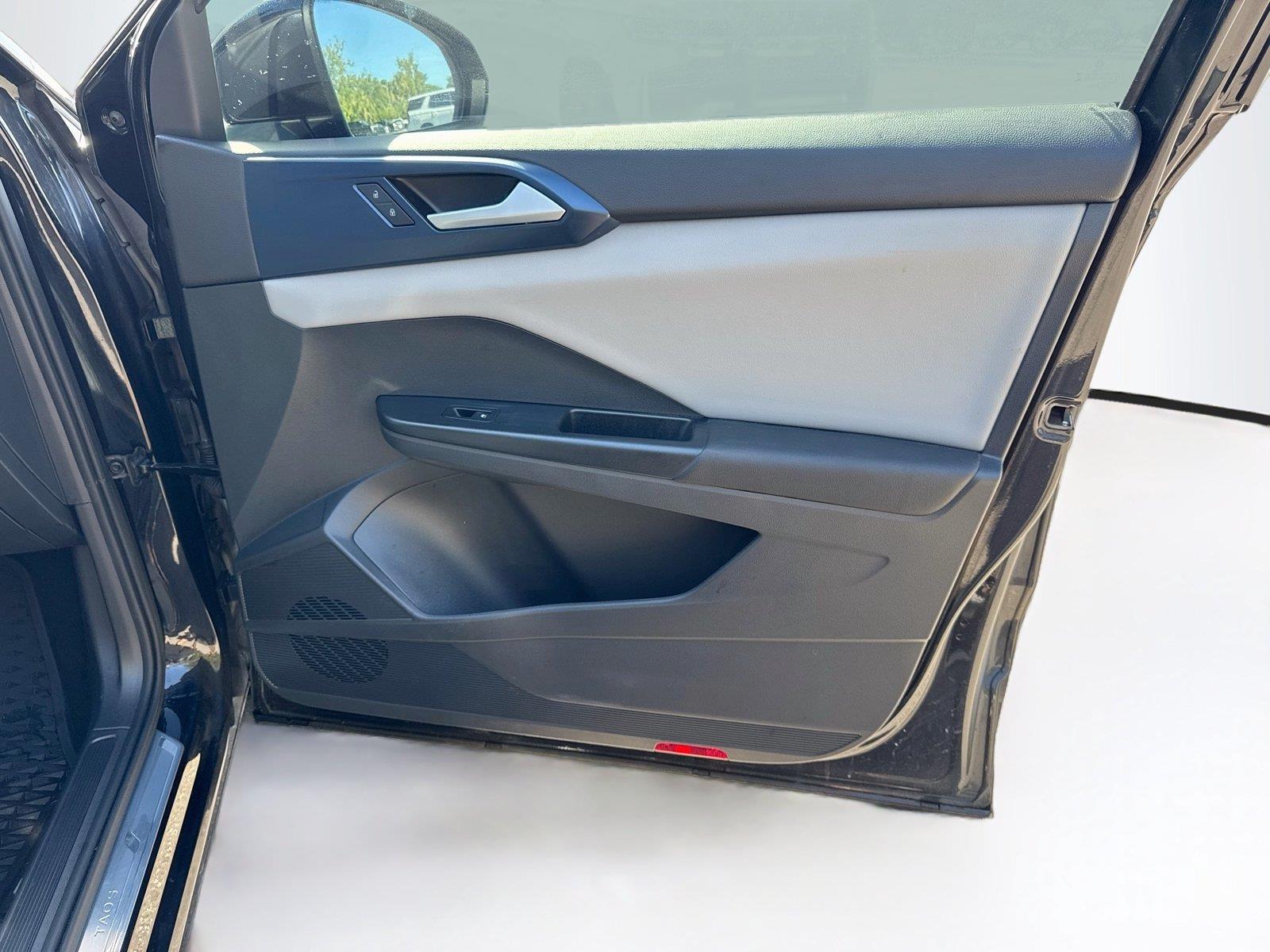 2023 Volkswagen Taos SE - Photo 14