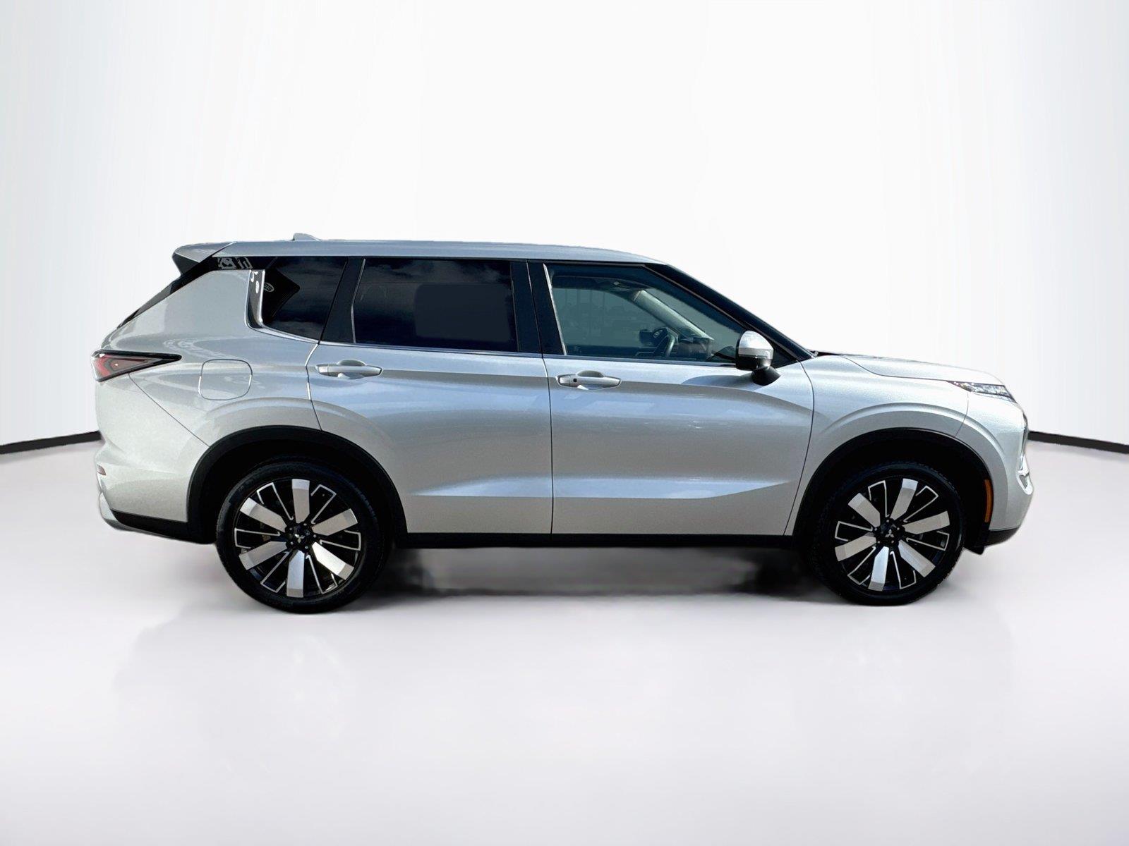 2025 Mitsubishi Outlander SE - Photo 6