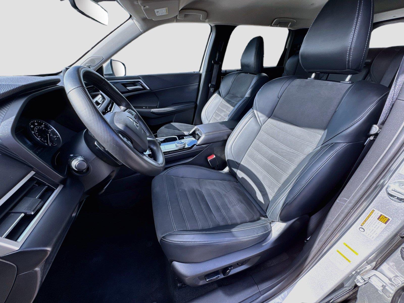 2025 Mitsubishi Outlander SE - Photo 10