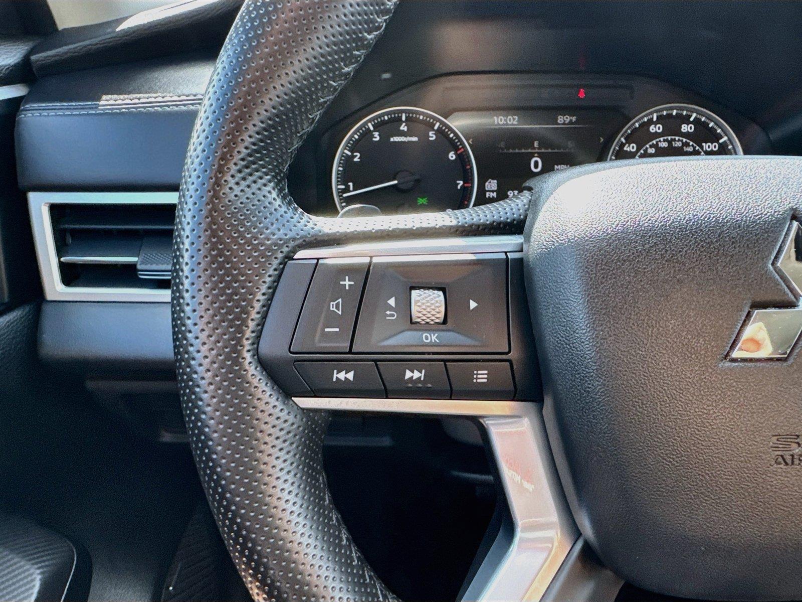 2025 Mitsubishi Outlander SE - Photo 14
