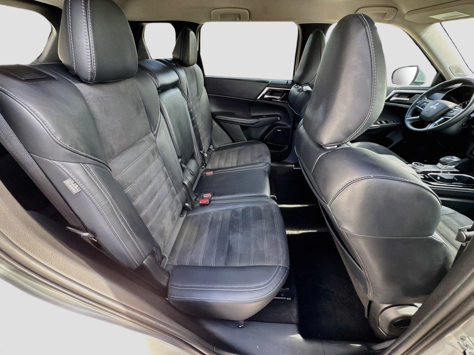 2025 Mitsubishi Outlander SE - Photo 31