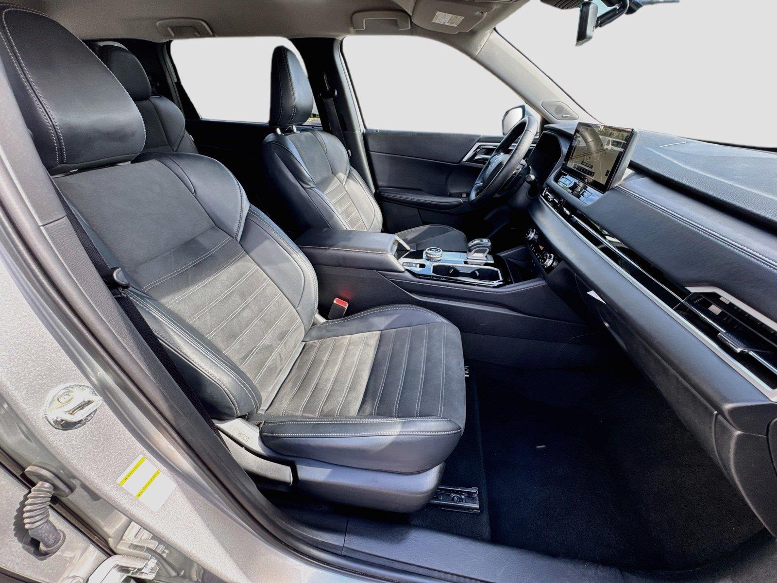 2025 Mitsubishi Outlander SE - Photo 32