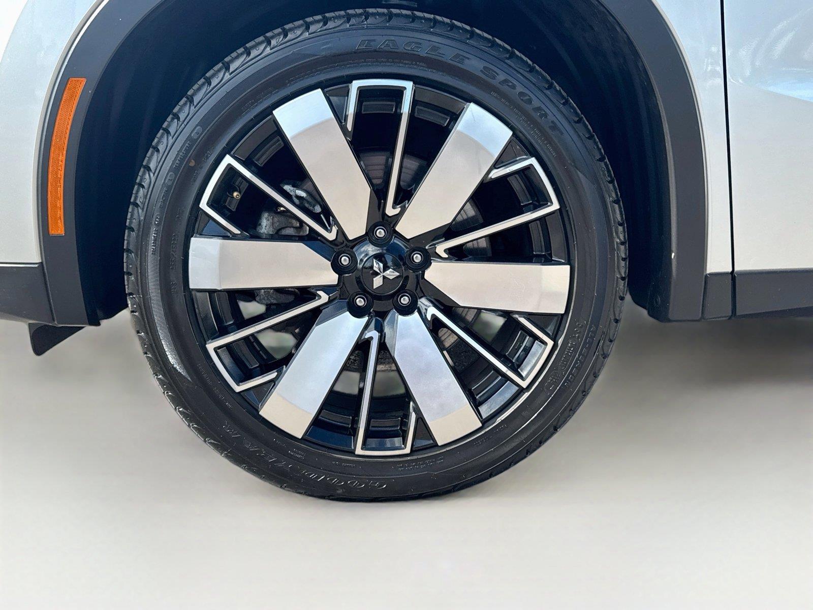 2025 Mitsubishi Outlander SE - Photo 36